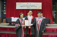 The recipient of the 2023 Cultus et Beneficentia Award YE Haiyu Benny (centre), Master Prof Suk-Ying WONG (left), Dean of Students Prof Vincent CHEUNG (right)